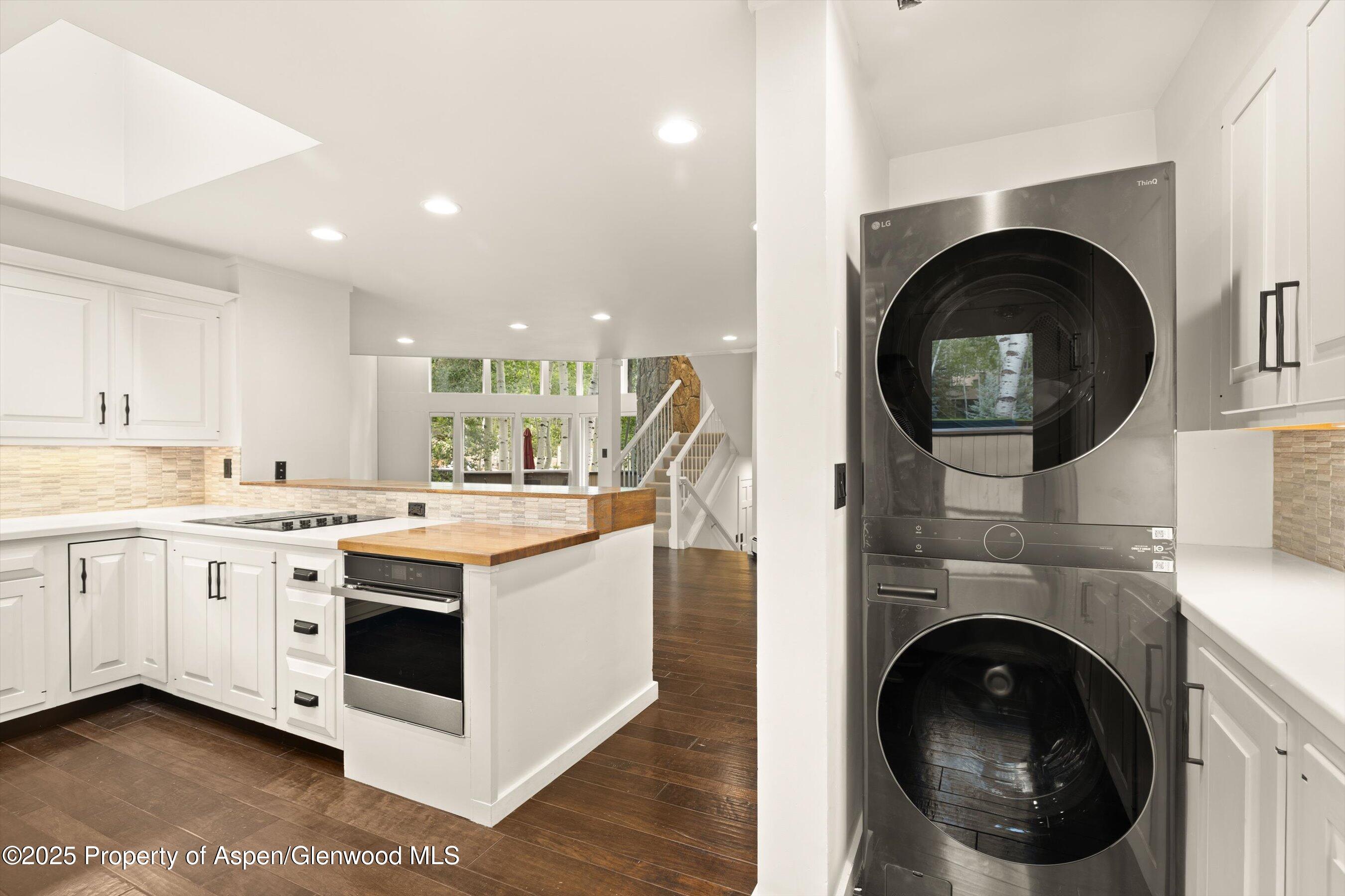 1443 Crystal Lake Road, Unit 3E Aspen, CO 81611 - Photo 10 of 34 a view of living room with washer and dryer