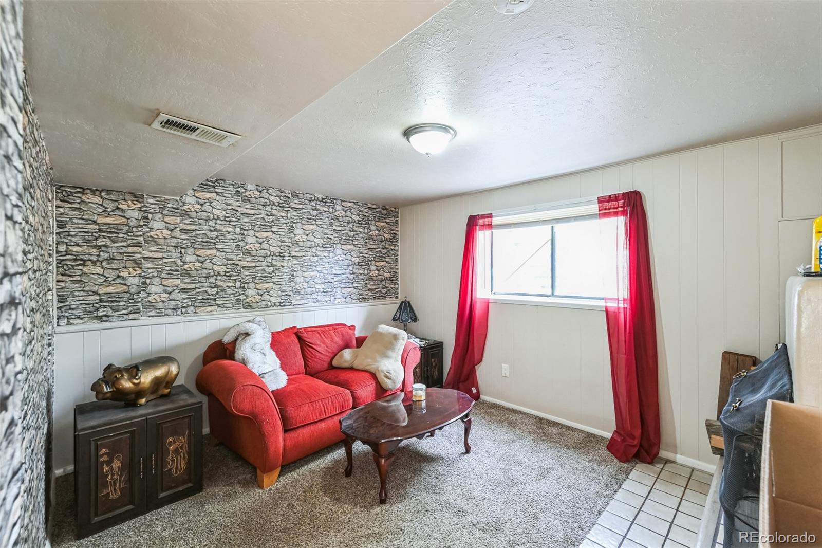 15640 East Eldorado Drive Aurora, CO 80013 - Photo 10 of 33 a living room with furniture