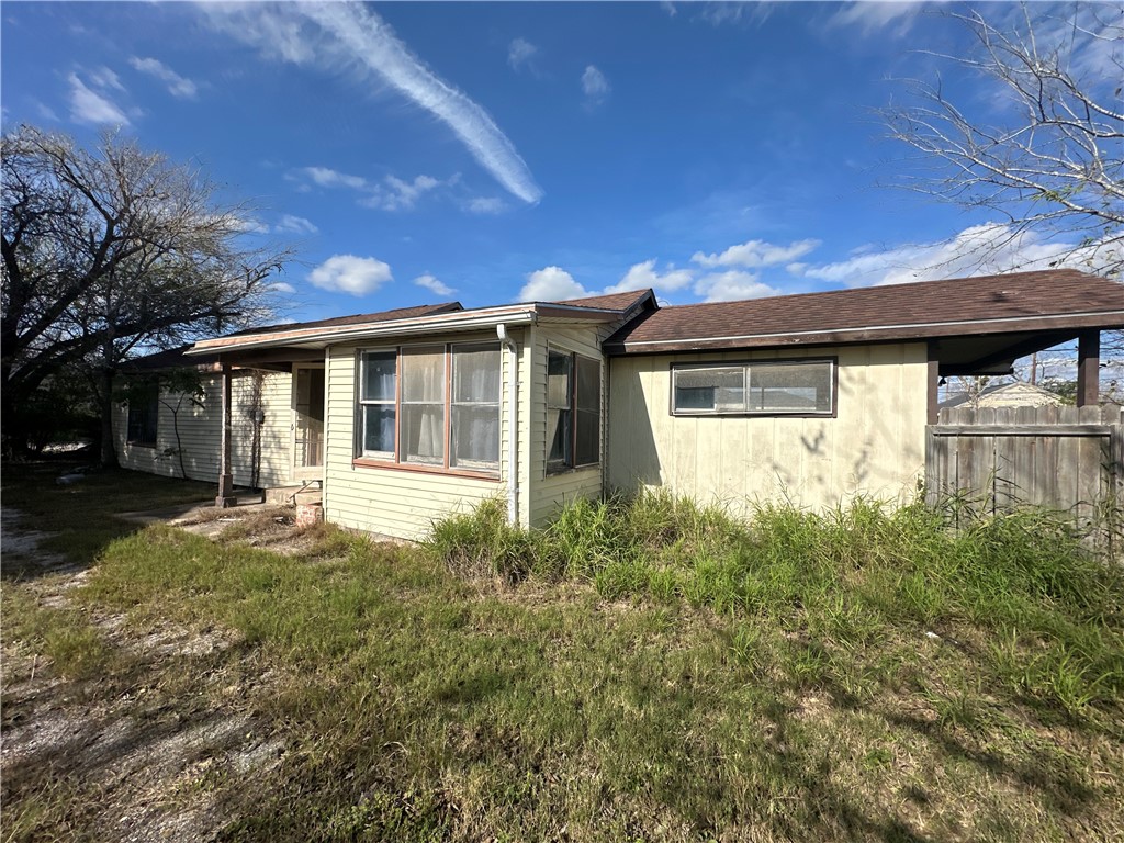510 James Street Refugio, TX 78377 - Photo 11 of 12 front view of a house with a yard