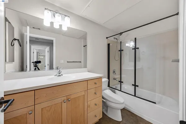 $699,000 | 6466 Hollis Street, Unit 182, Emeryville, CA 94608