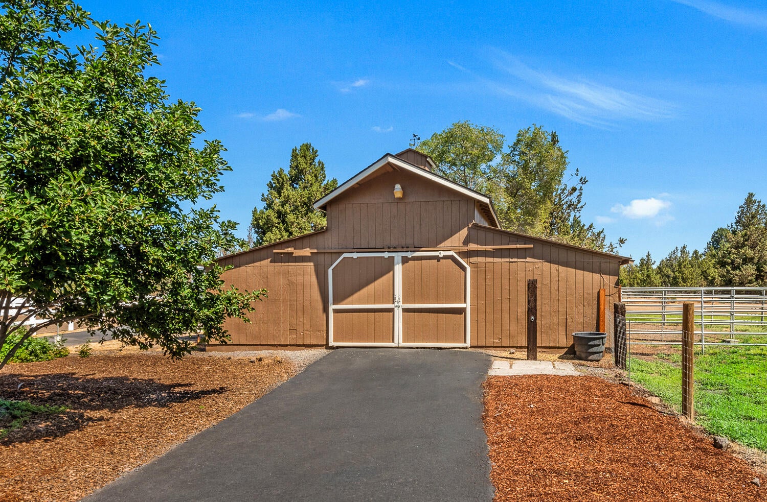 62995 Dickey Road Bend, OR 97701 - Photo 47 of 52 OReilly_20240711_55_92541_b_Crop_72ppi