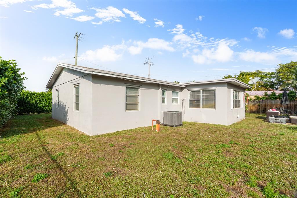 1475 7th Street West Palm Beach, FL 33401 - Photo 6 of 32