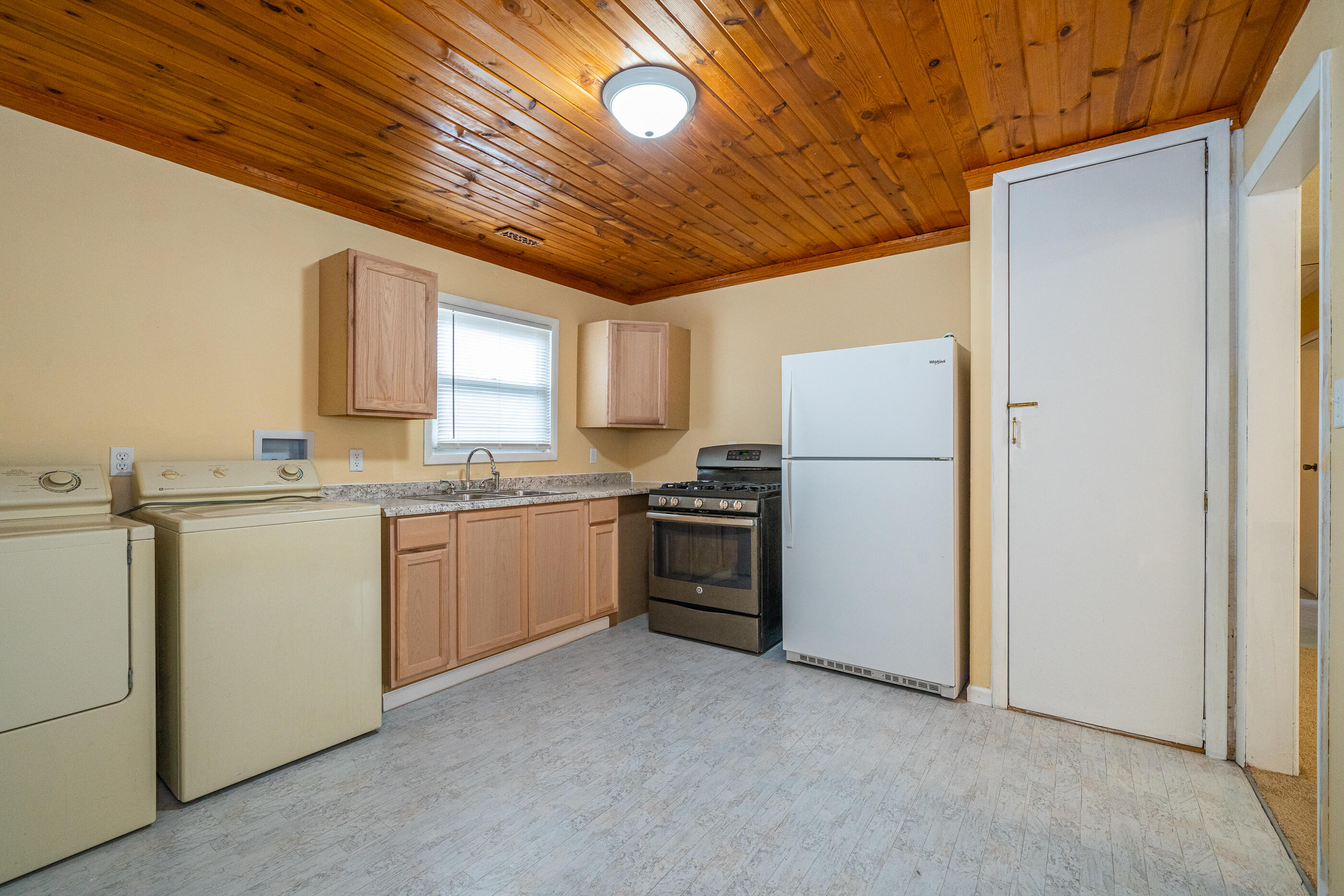 1716 Portage Path Springfield, OH 45506 - Photo 10 of 27