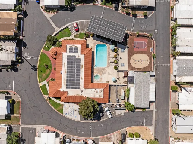 a picture of a room with a floor plan