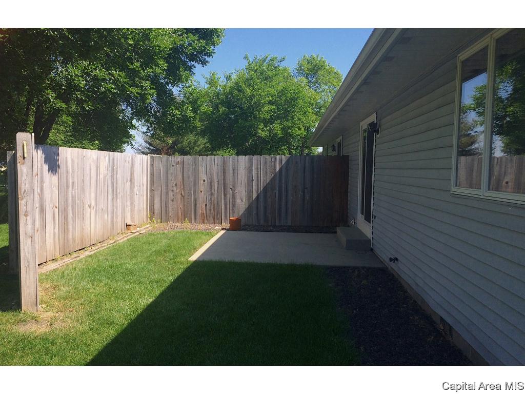 415 Bellerive Road Springfield, IL 62704 - Photo 4 of 22