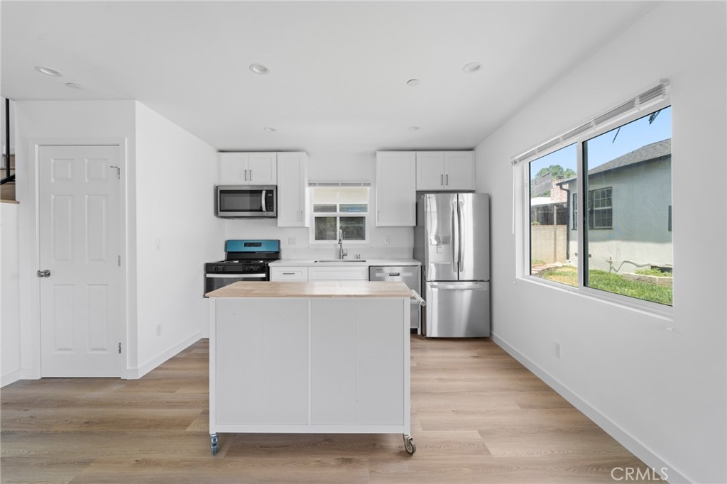 18656 Runnymede Street Reseda, CA 91335 - Photo 4 of 58