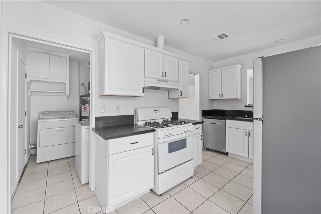 18656 Runnymede Street Reseda, CA 91335 - Photo 45 of 58