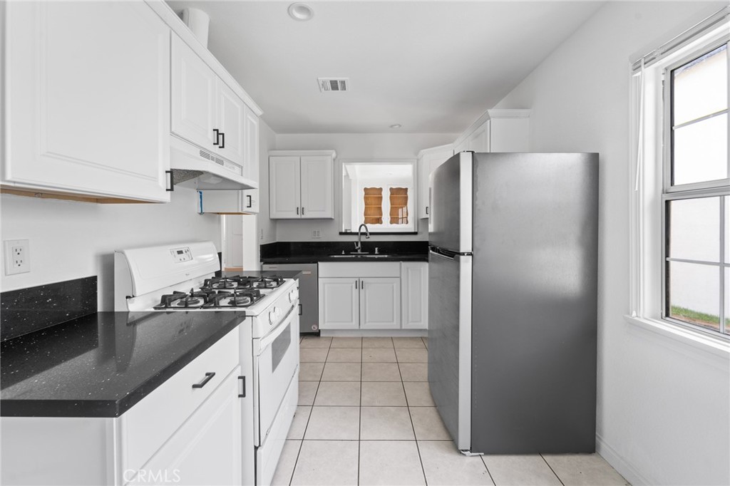 18656 Runnymede Street Reseda, CA 91335 - Photo 8 of 58