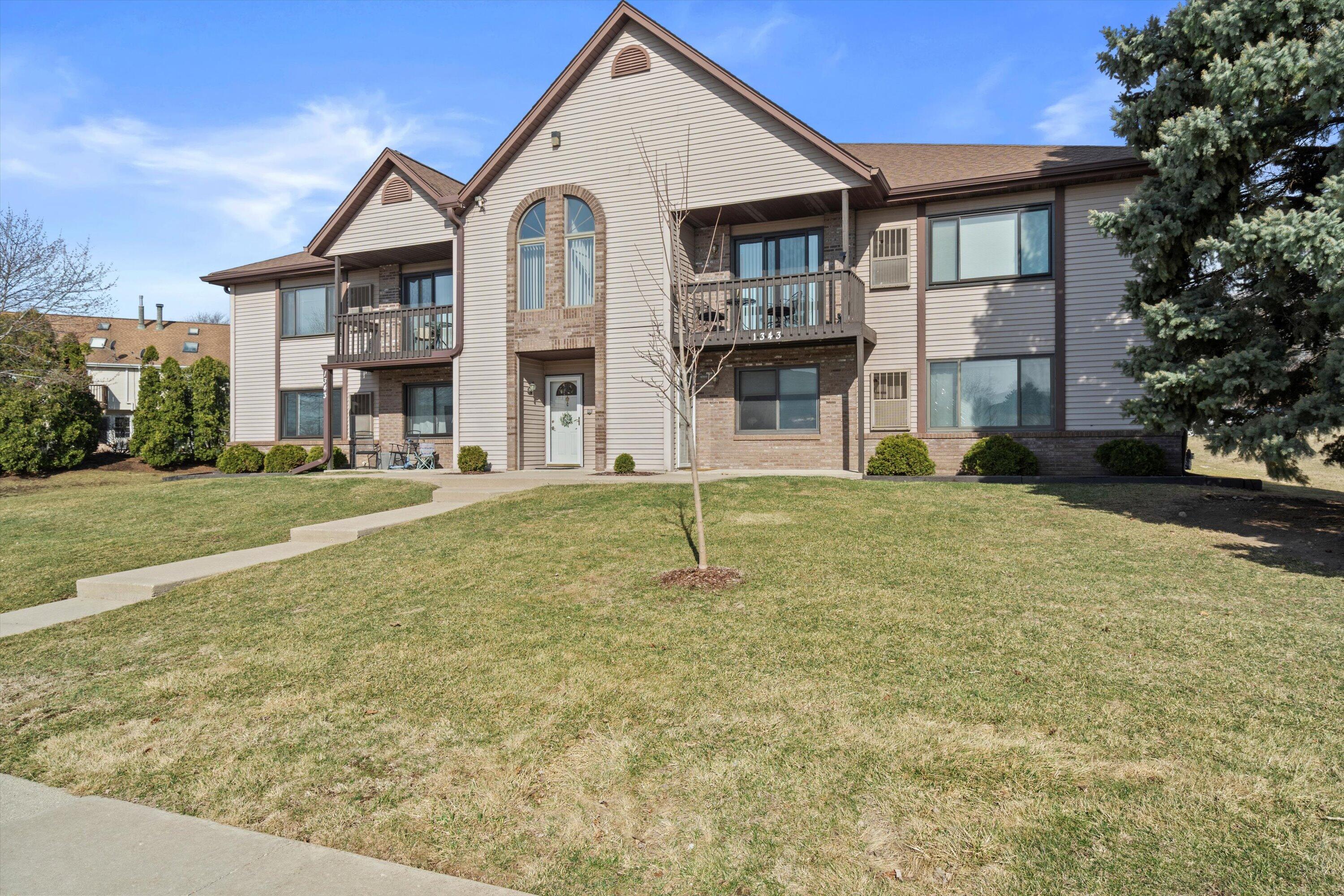1343 Meadowcreek Drive, Unit C Pewaukee, WI 53072 - Photo 1 of 22 23-DSC08550