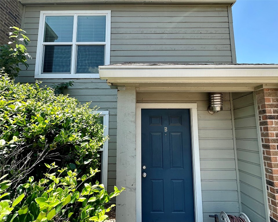 2018 West Rundberg Lane, Unit 5B Austin, TX 78758 - Photo 3 of 23 a front view of a house with a garden