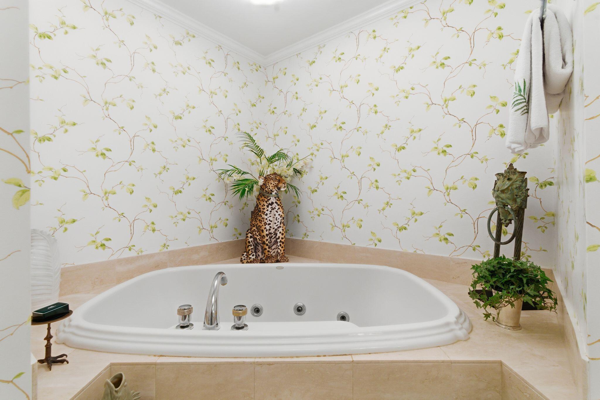 2500 South Ocean Boulevard, Unit 1A1 Palm Beach, FL 33480 - Photo 23 of 34 a bathroom with a bathtub
