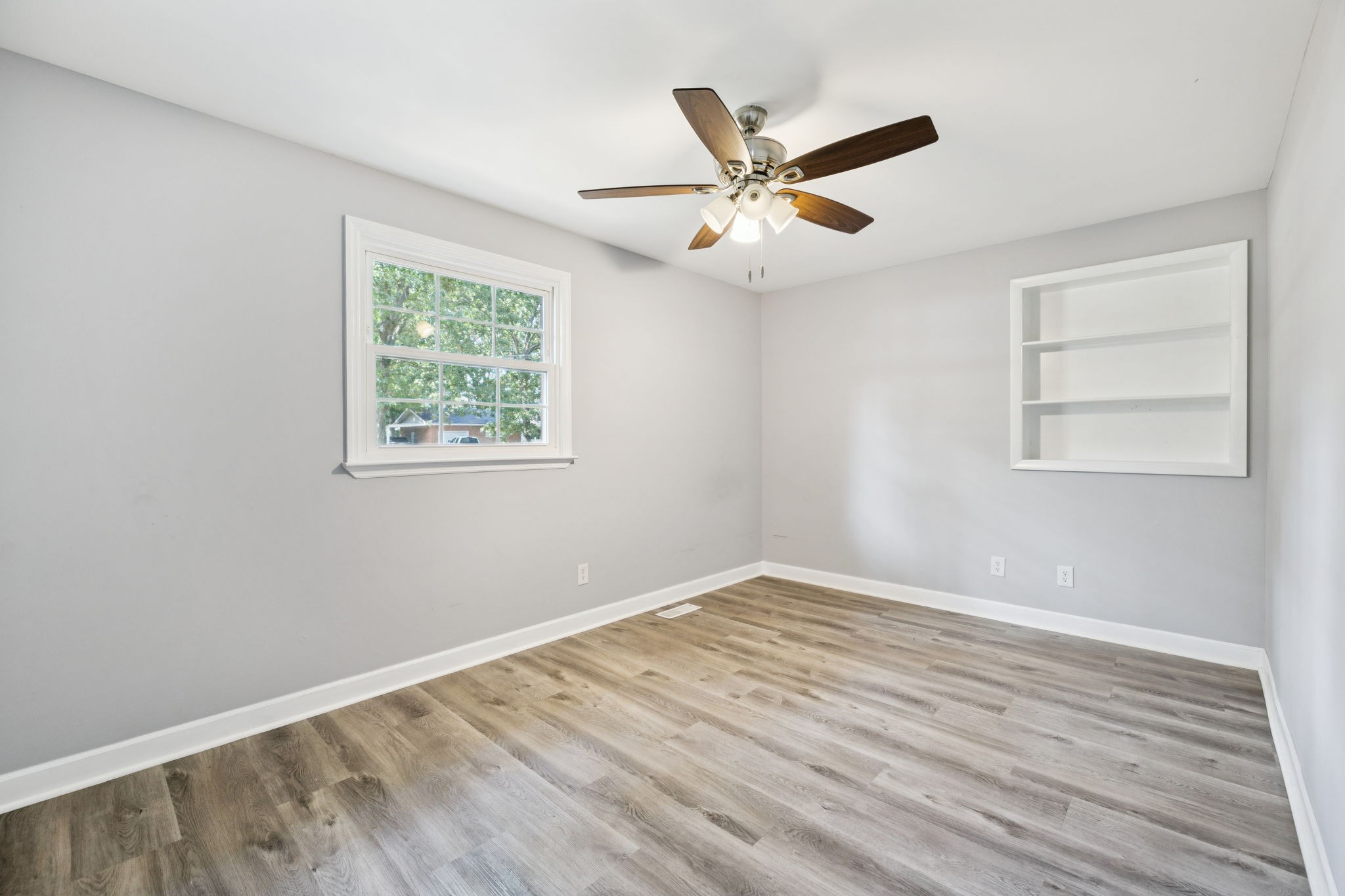102 Warren Place Dickson, TN 37055 - Photo 19 of 52 a view of a big room with wooden floor closet and windows