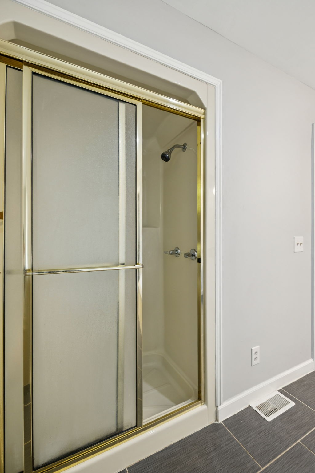 102 Warren Place Dickson, TN 37055 - Photo 30 of 52 a bathroom with a glass shower door