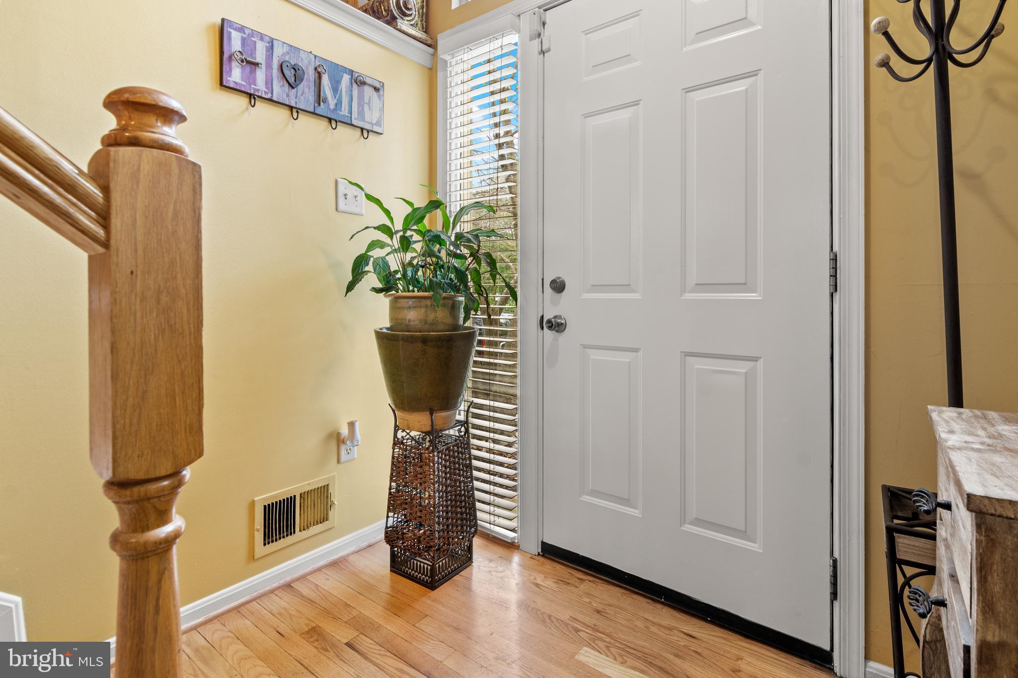 7207 Solar Walk Columbia, MD 21046 - Photo 4 of 56