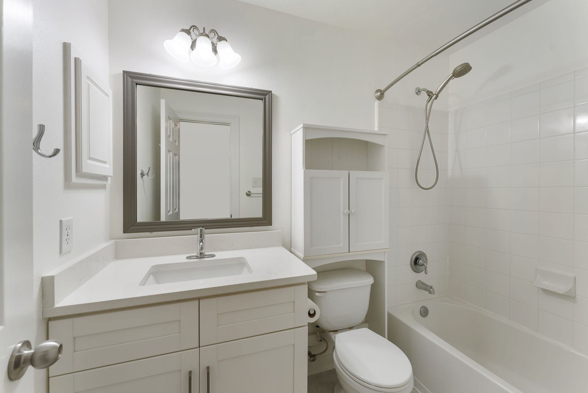 6643 Knollbridge Lane Spring, TX 77379 - Photo 28 of 50 Additional full bathroom upstairs!