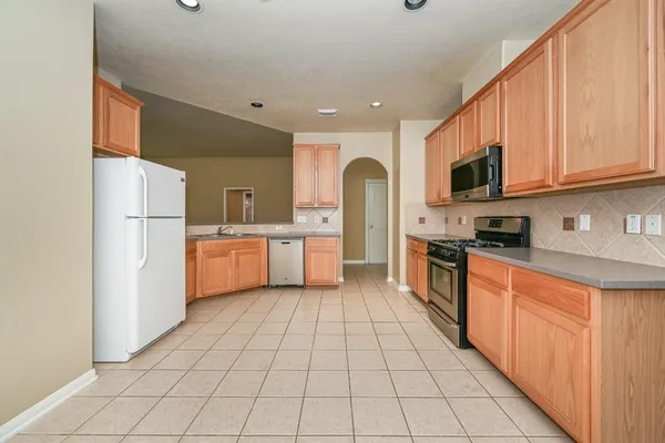 $2,225 | 10002 Forest Spring Lane, Pearland, TX 77584