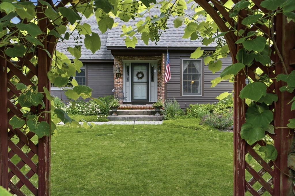 51 Coleman Road Southampton, MA 01073 - Photo 4 of 39