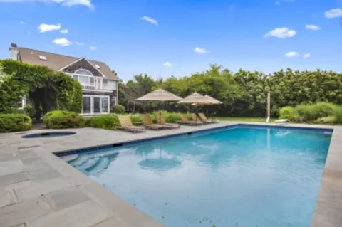32 Meadow Court, Bridgehampton, NY 11932