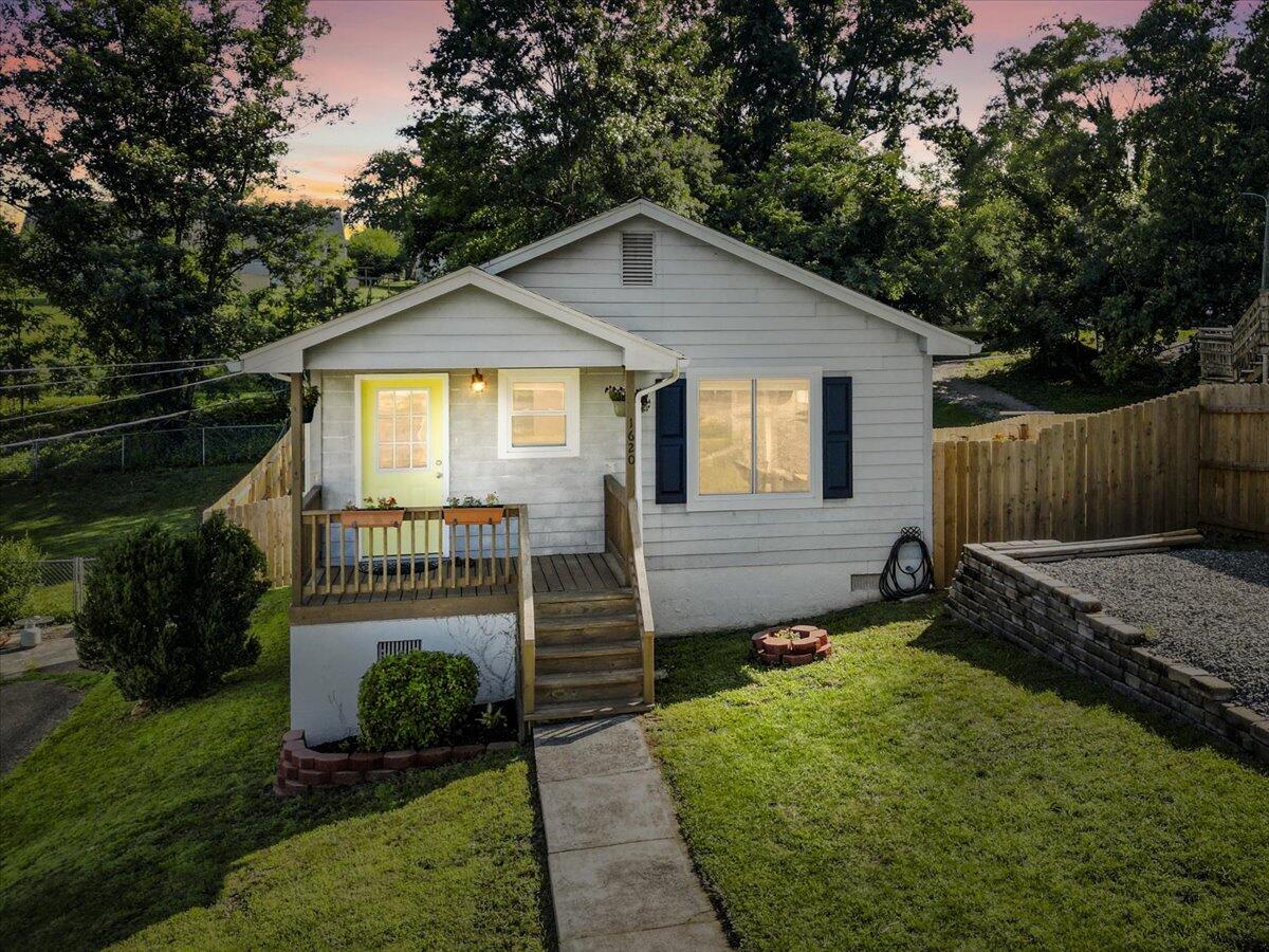 1620 Redwood Road Southeast Roanoke, VA 24014 - Photo 1 of 34 01-1