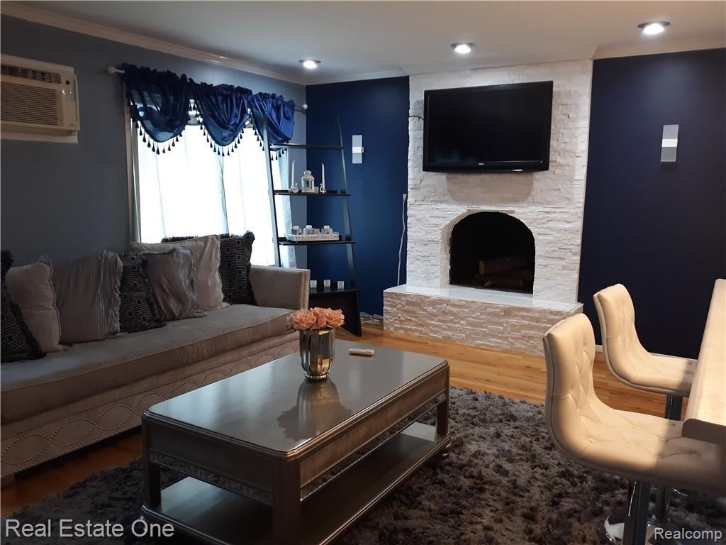 695 West Maple Road Clawson, MI 48017 - Photo 4 of 17