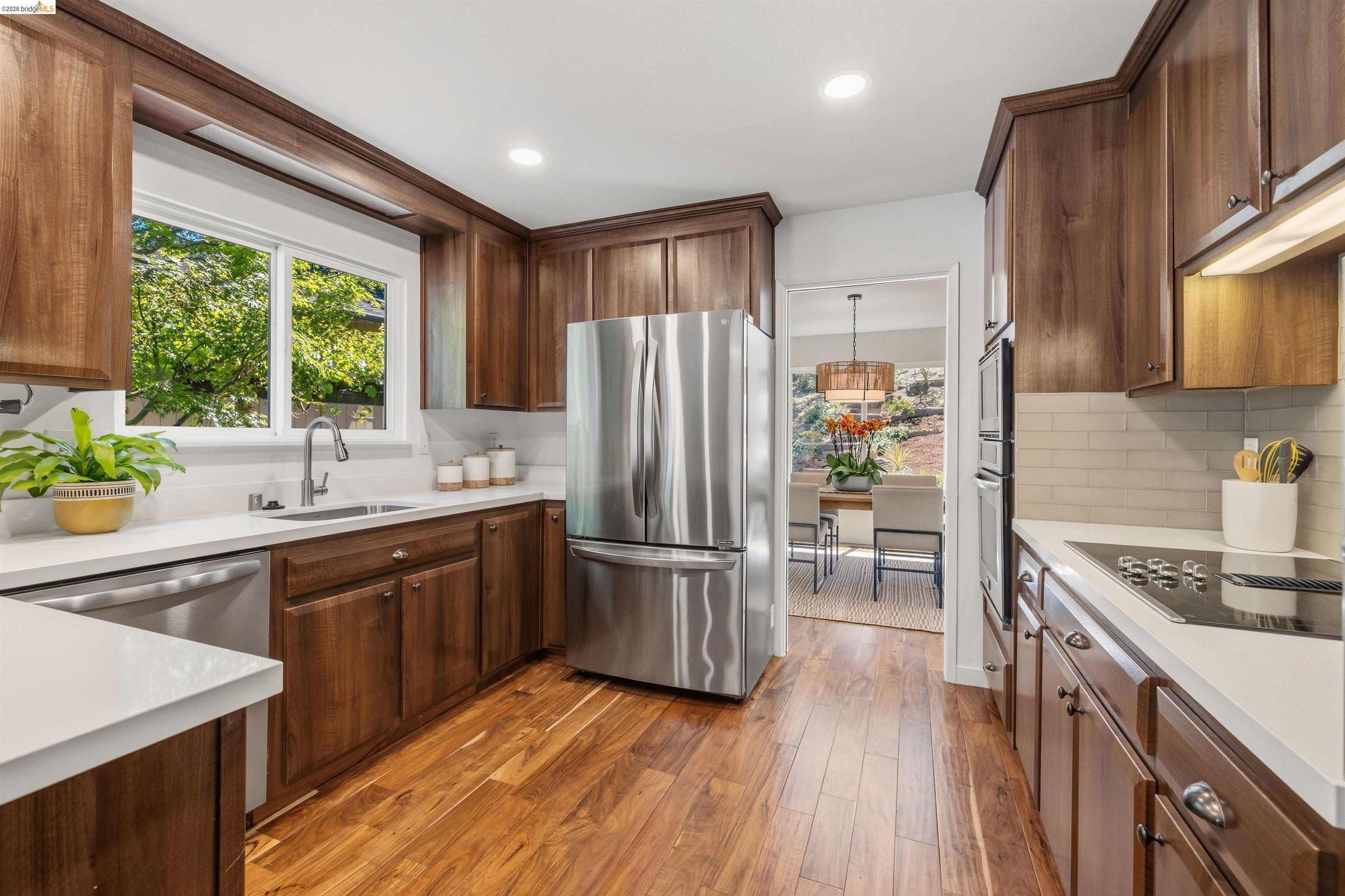 6763 Pinehaven Road Oakland, CA 94611 - Photo 15 of 48