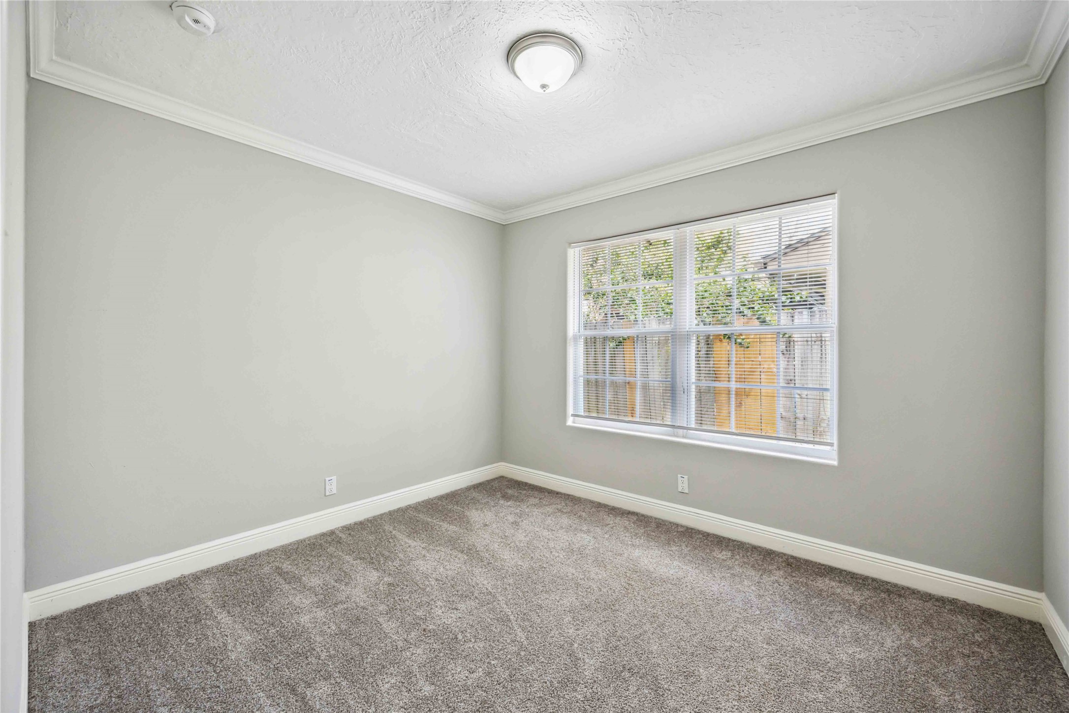 7150 Mobud Drive Houston, TX 77074 - Photo 19 of 29 an empty room with windows