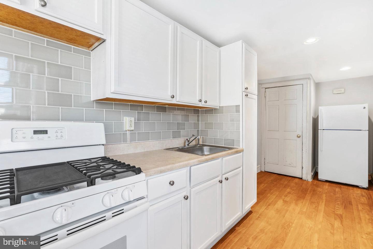 2788 North Constitution Road Camden, NJ 08104 - Photo 8 of 20 Bright and modern kitchen space.