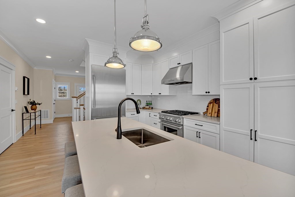 401 Albemarle Road, Unit 2 Newton, MA 02460 - Photo 7 of 42