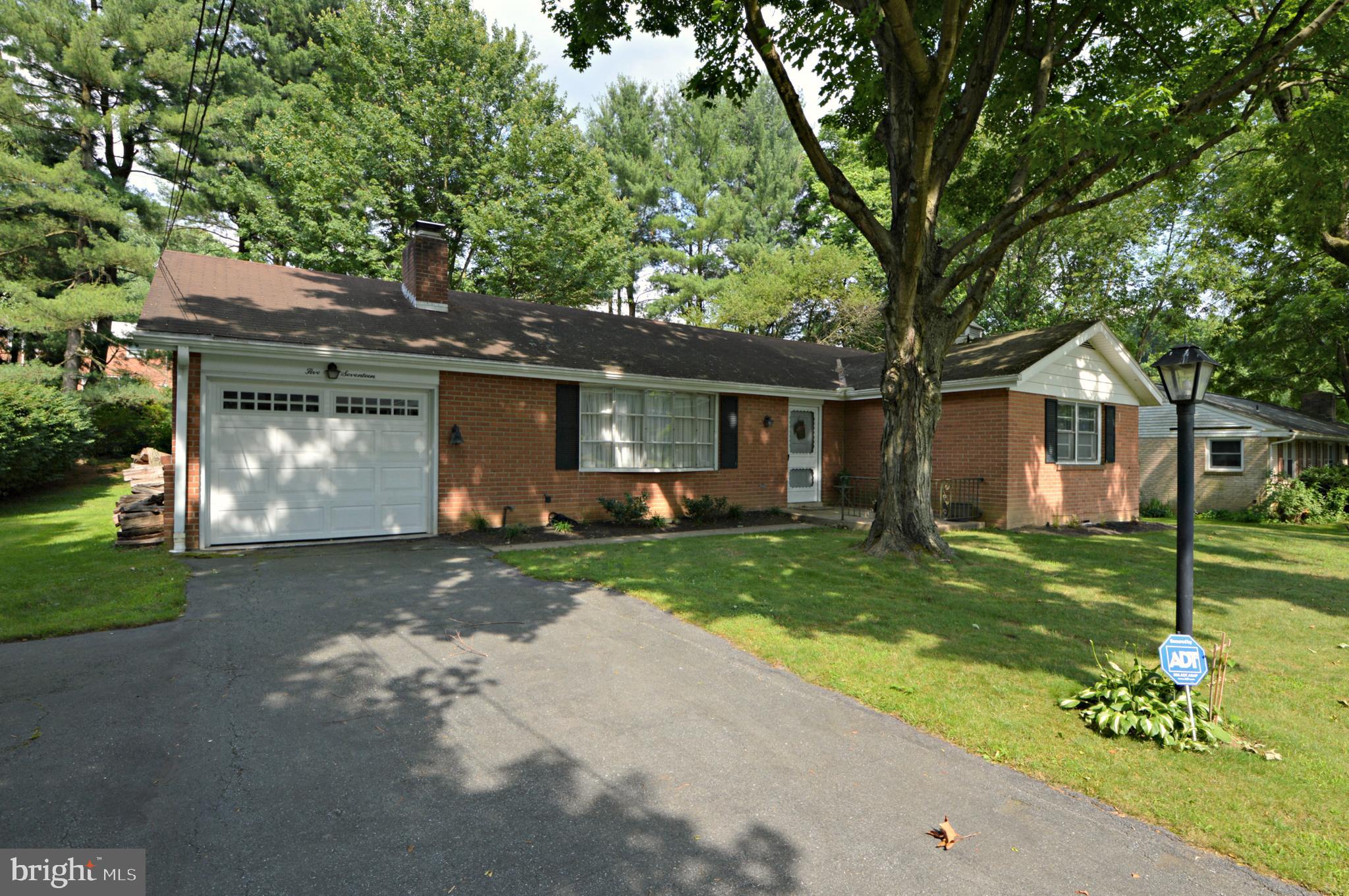 517 Yorktown Road Lancaster, PA 17603 - Photo 2 of 19 Front view