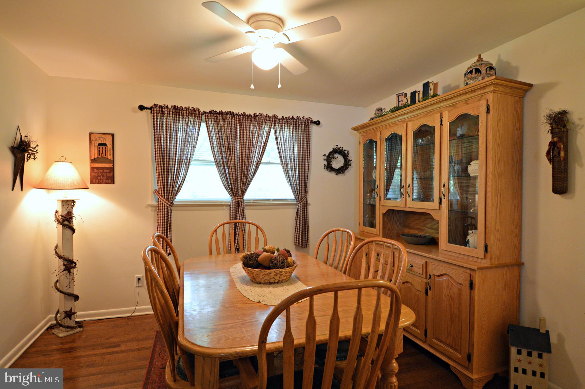 517 Yorktown Road Lancaster, PA 17603 - Photo 7 of 19 Dining Room
