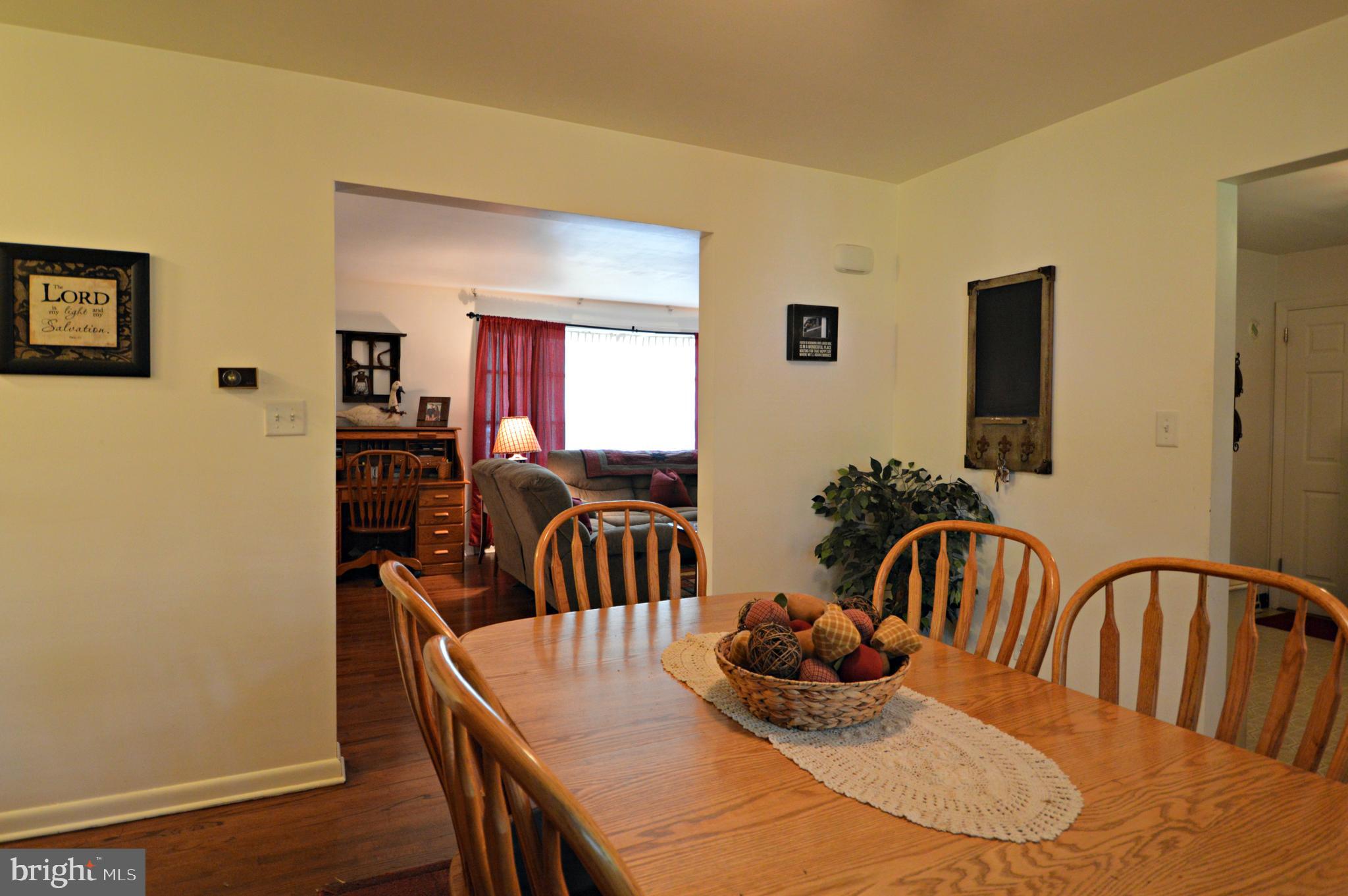 517 Yorktown Road Lancaster, PA 17603 - Photo 8 of 19 Dining Room