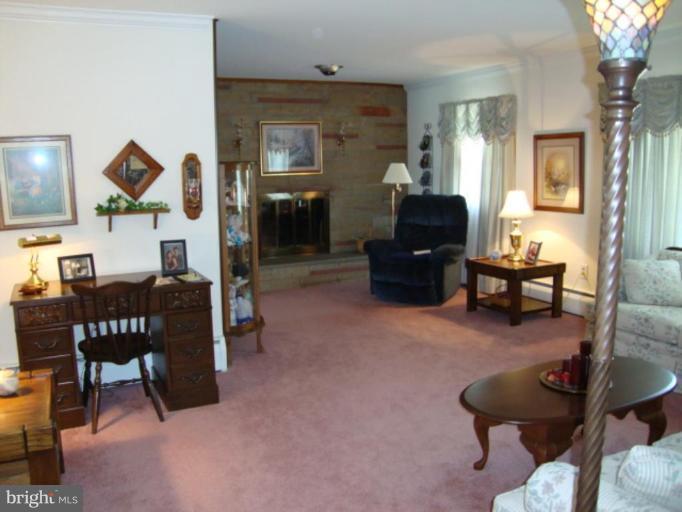 5556 Catholic Church Road Jefferson, MD 21755 - Photo 11 of 20 Living Room