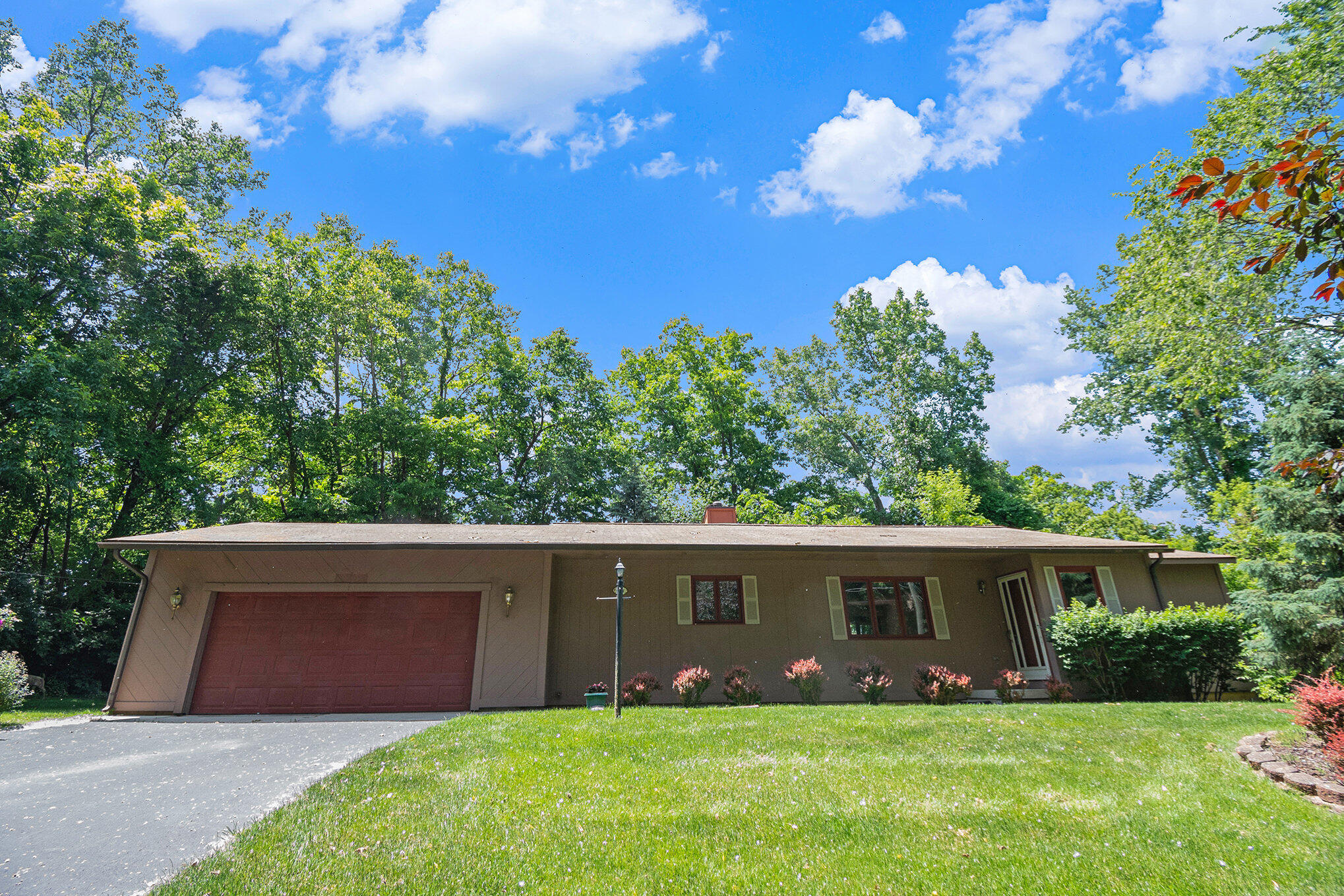 4104 Rurik Drive Howell, MI 48843 - Photo 2 of 39 004__ndp1821_960
