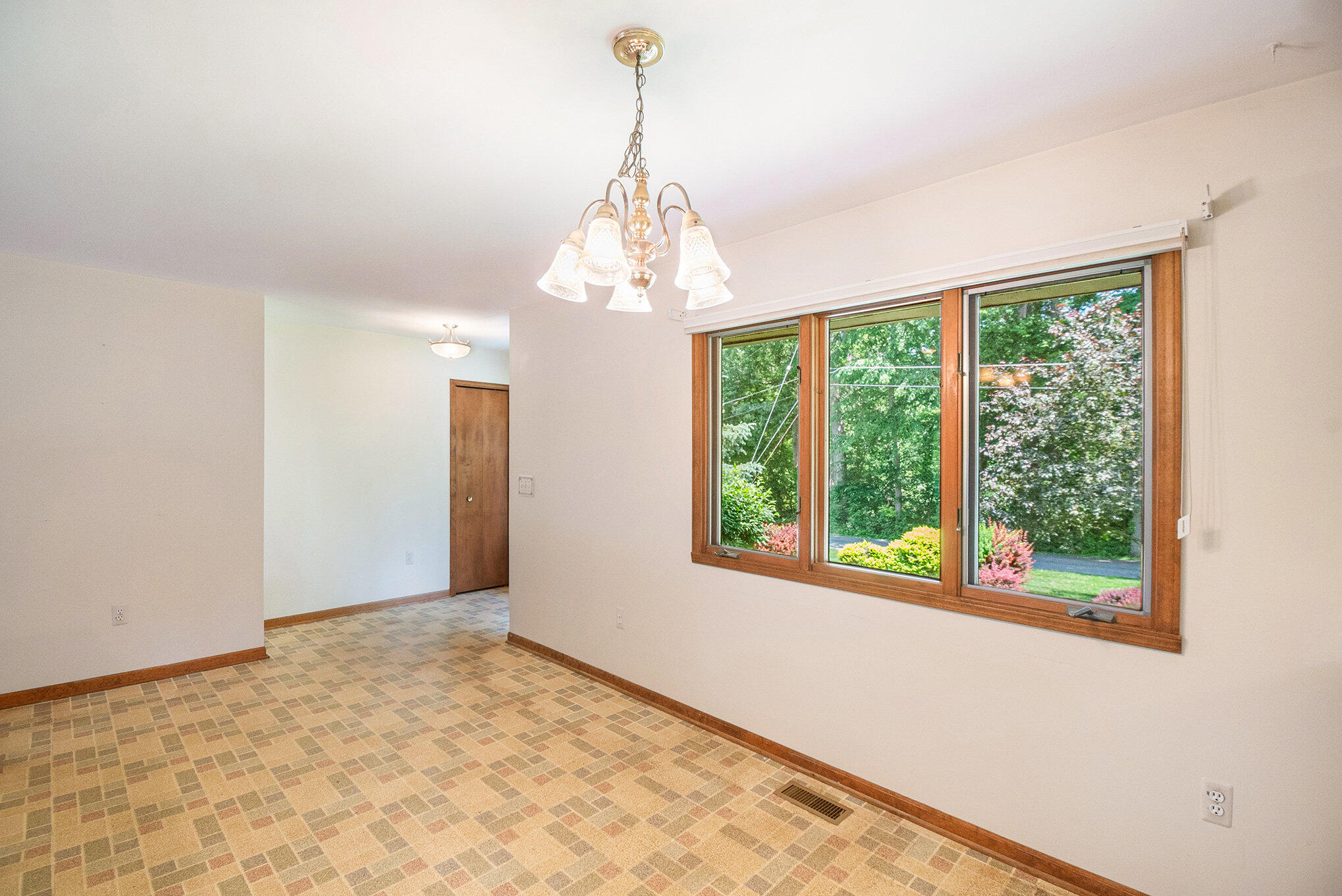 4104 Rurik Drive Howell, MI 48843 - Photo 5 of 39 005__ndp1840_536