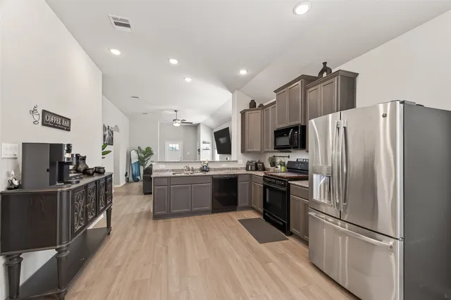 $2,000 | 8014 Barret Travis Court, Beasley, TX 77417