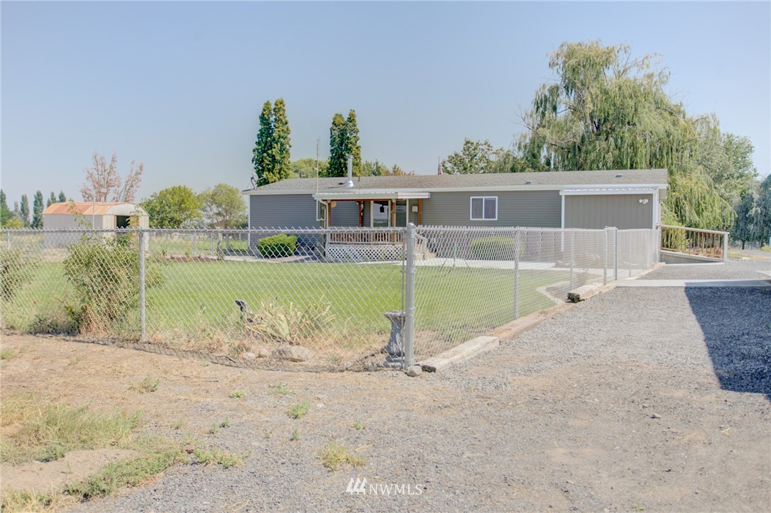 3822 Rd F Northeast Moses Lake, WA 98837 - Photo 1 of 25 Gallery Image 1