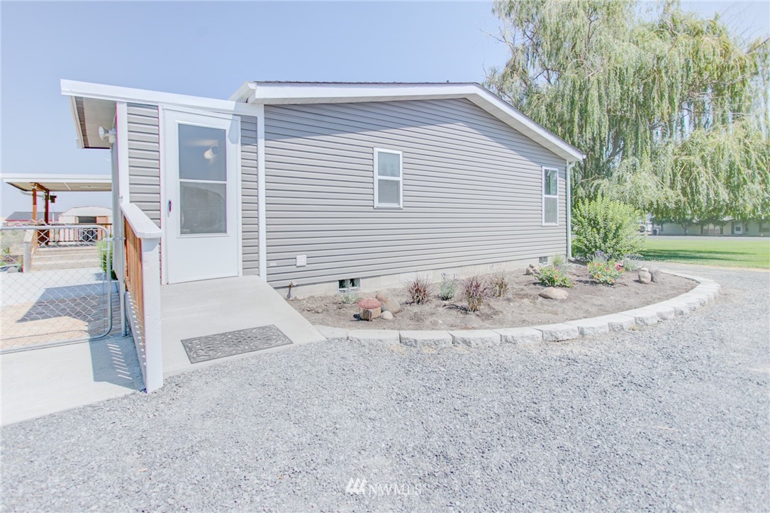 3822 Rd F Northeast Moses Lake, WA 98837 - Photo 2 of 25 Gallery Image 2