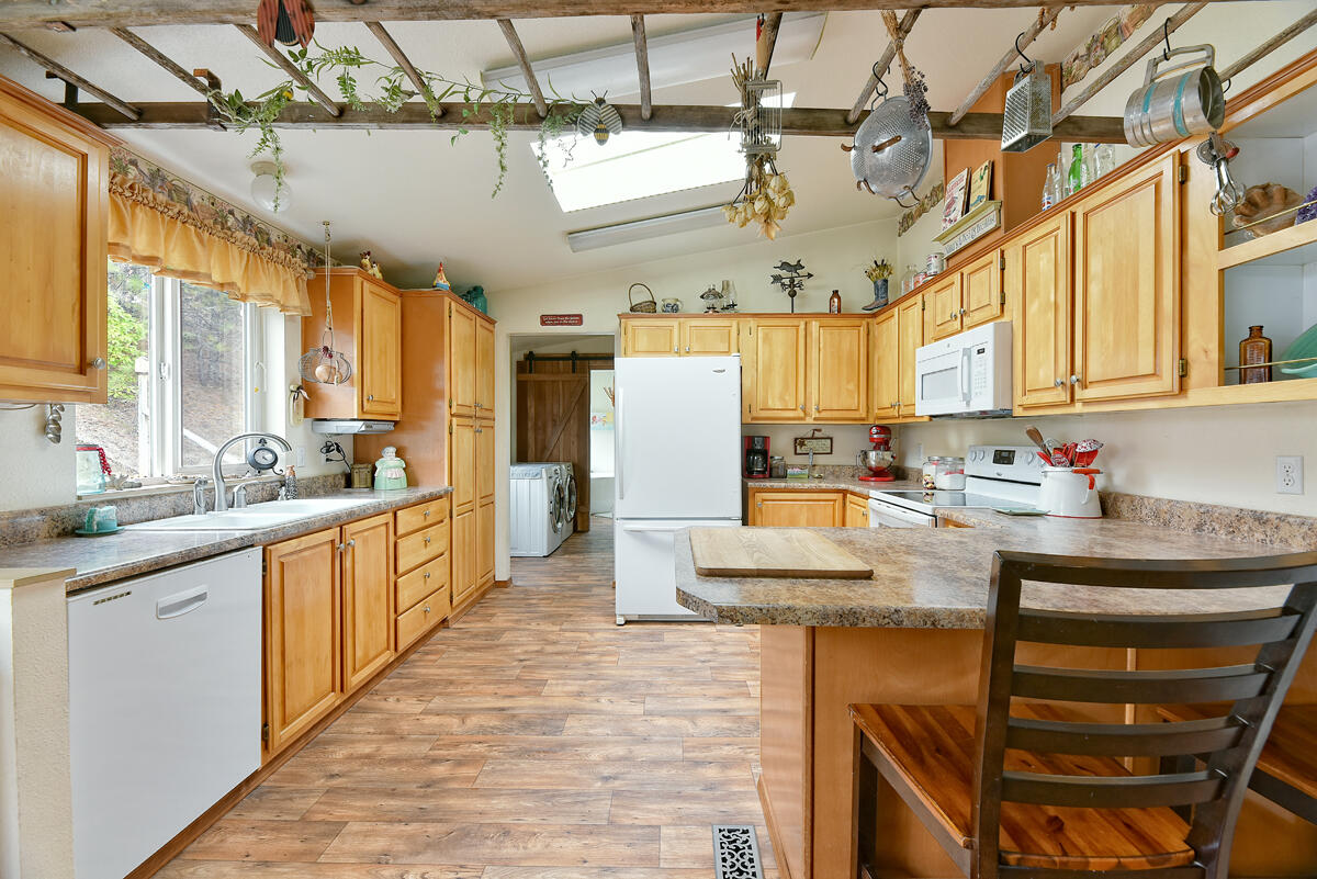 2323 Holcomb Springs Road Gold Hill, OR 97525 - Photo 20 of 53 134B9880-3F85-47EE-A219-B13A376725A4