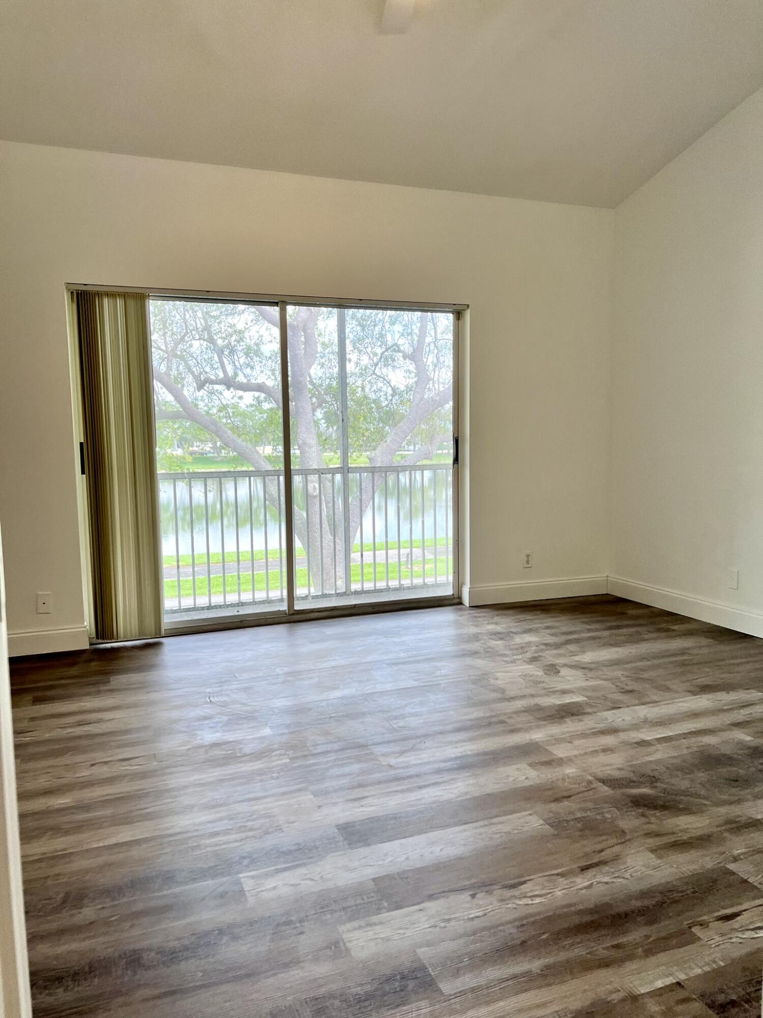 10253 Vía Hibiscus Boca Raton, FL 33428 - Photo 23 of 48 Main bedroom