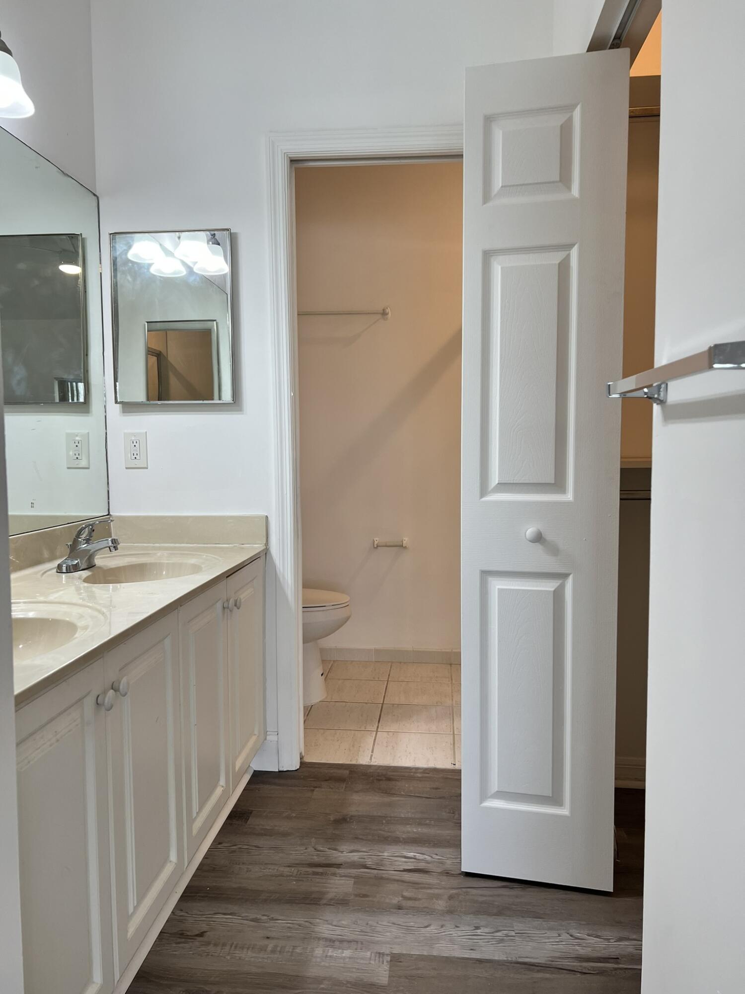 10253 Vía Hibiscus Boca Raton, FL 33428 - Photo 27 of 48 Bathroom #1