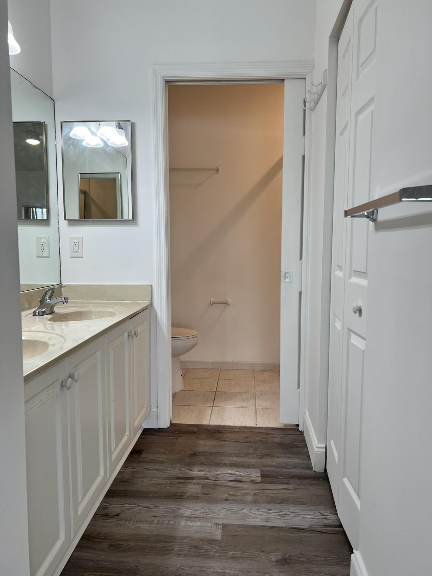 10253 Vía Hibiscus Boca Raton, FL 33428 - Photo 28 of 48 Bathroom #1