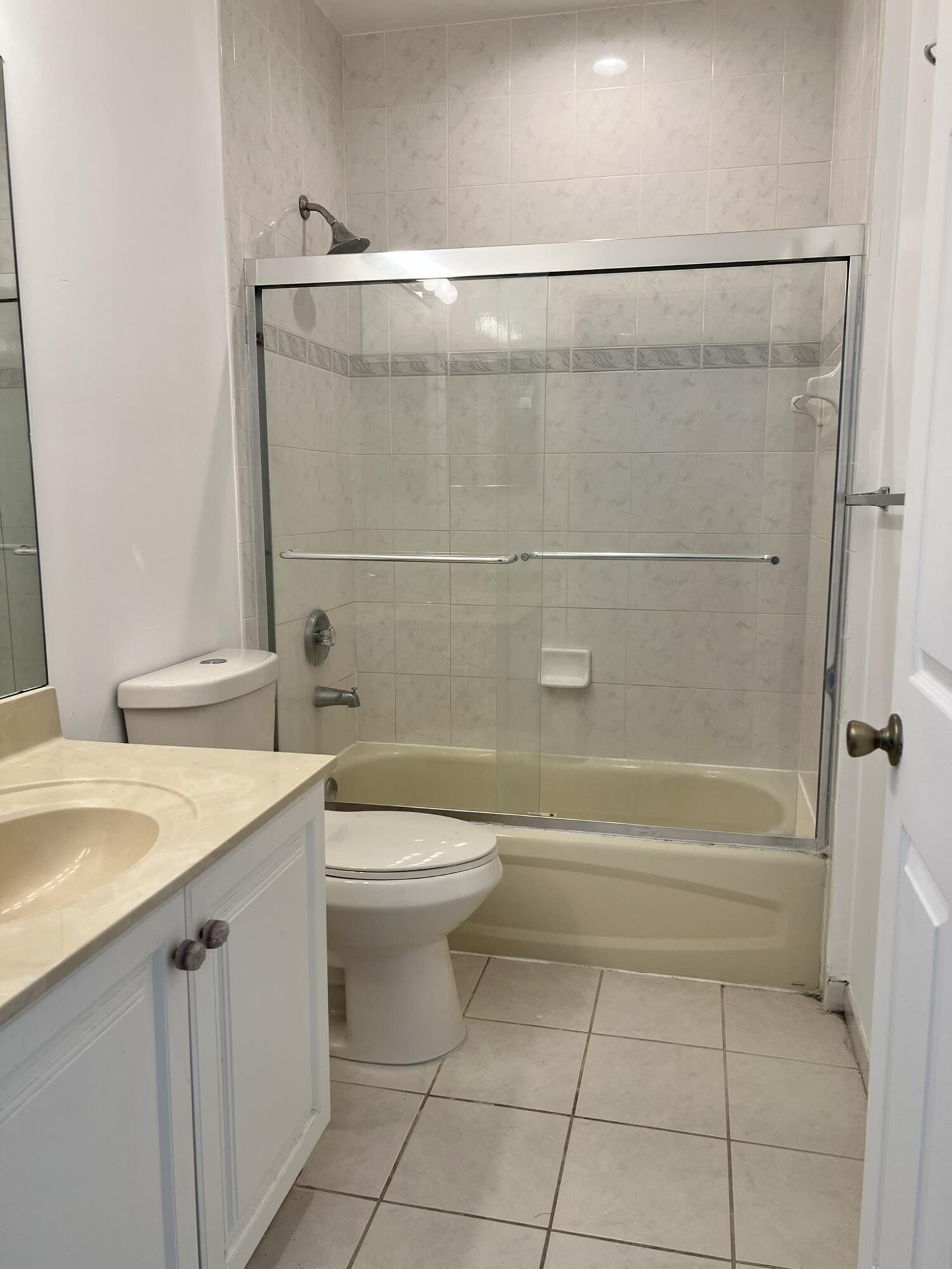 10253 Vía Hibiscus Boca Raton, FL 33428 - Photo 35 of 48 Bathroom #2