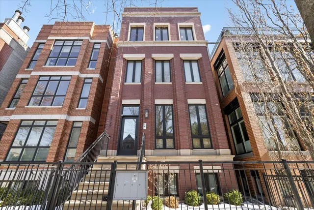 $1,100,000 | 2727 North Kenmore Avenue, Unit 3, Chicago, IL 60614