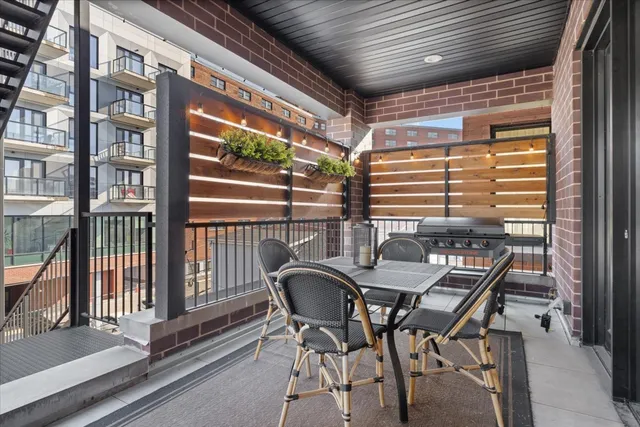 $1,100,000 | 2727 North Kenmore Avenue, Unit 3, Chicago, IL 60614