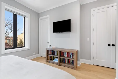 $1,100,000 | 2727 North Kenmore Avenue, Unit 3, Chicago, IL 60614