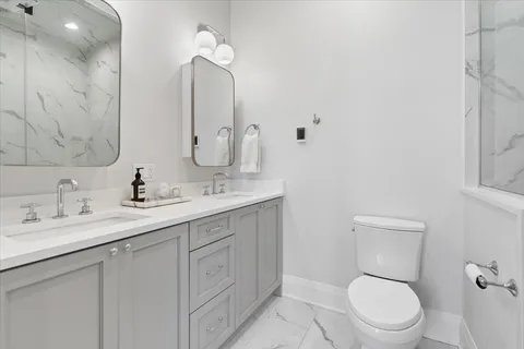 $1,100,000 | 2727 North Kenmore Avenue, Unit 3, Chicago, IL 60614