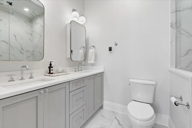 $1,100,000 | 2727 North Kenmore Avenue, Unit 3, Chicago, IL 60614