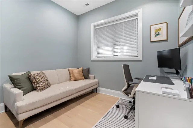 $1,100,000 | 2727 North Kenmore Avenue, Unit 3, Chicago, IL 60614