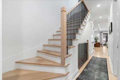 $1,100,000 | 2727 North Kenmore Avenue, Unit 3, Chicago, IL 60614