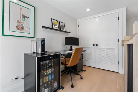 $1,100,000 | 2727 North Kenmore Avenue, Unit 3, Chicago, IL 60614